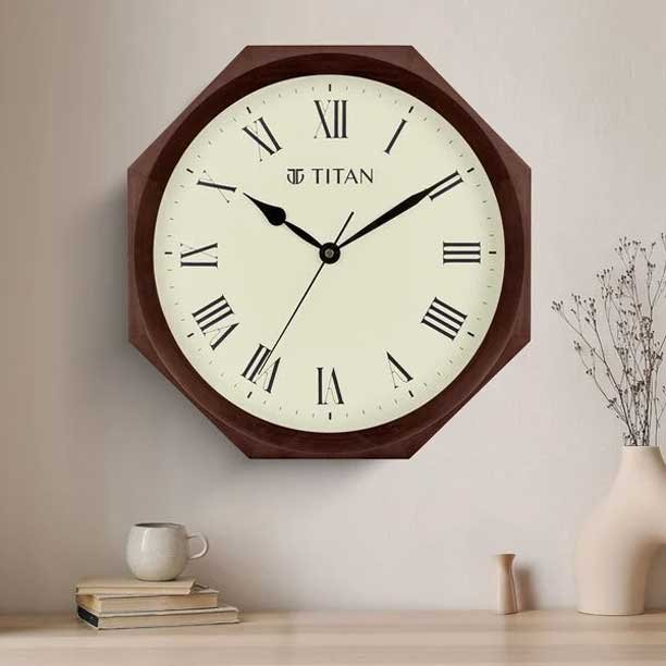 Titan Classic Wooden (35cm x 35 cm)